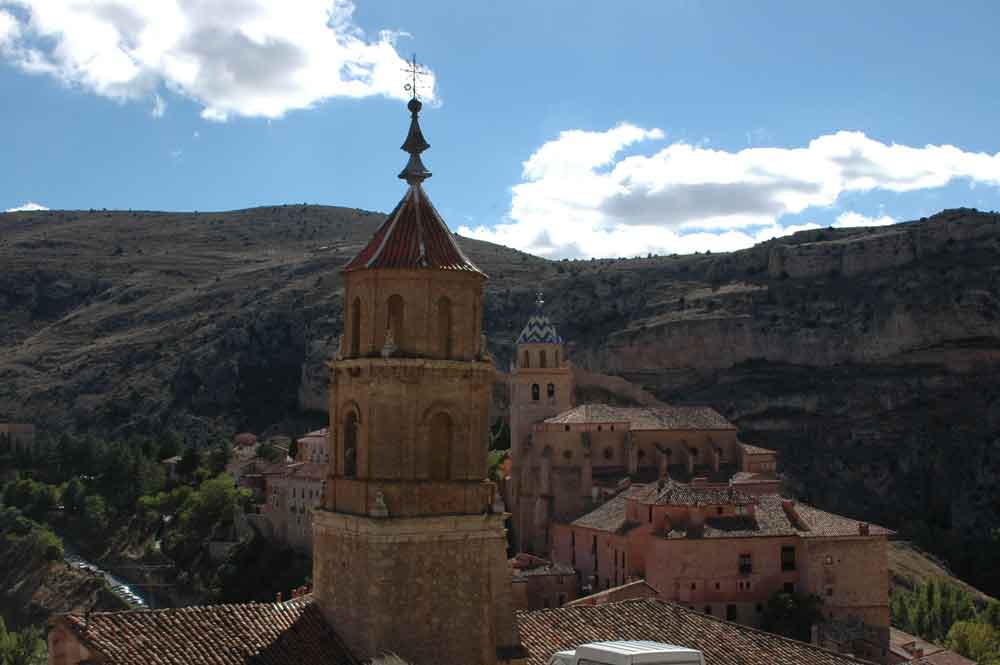 Teruel - Albarracín 33 - iglesia de Santiago - campanario.jpg